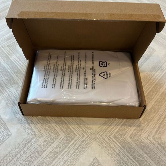 Amazon Basics Lightweight Pleated Bed Skirt, Full, Bright White, Solid White - Picture 4 of 4